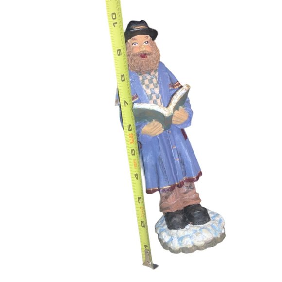 Cedar Creek Christmas Gentleman Caroler with Box - Picture 9 of 13